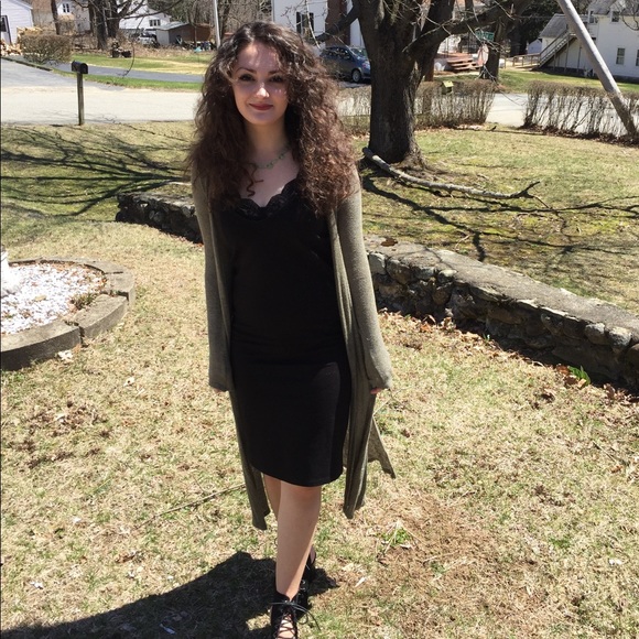 Meet your Posher, Lauren - Picture 2 of 2